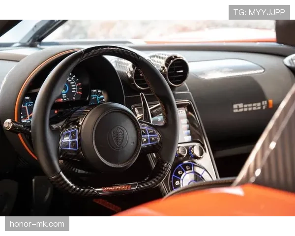 阿尔瓦雷斯训练完顺手买了辆超跑，说是为了省打车钱