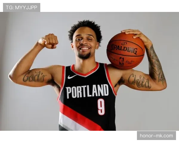 特伦特无球跑动制造空位，三分效率领跑后卫群