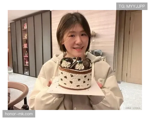 叶诗文训练完偷偷吃蛋糕被拍，这自律人设还稳吗？