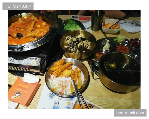 杨昊赛场像走秀大咖，回家拎袋泡面坐沙发那画面把我看懵了